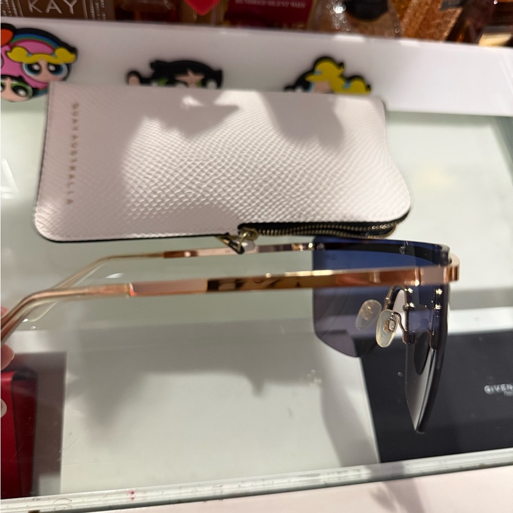 Quay Sunglasses - Picture 2 of 8